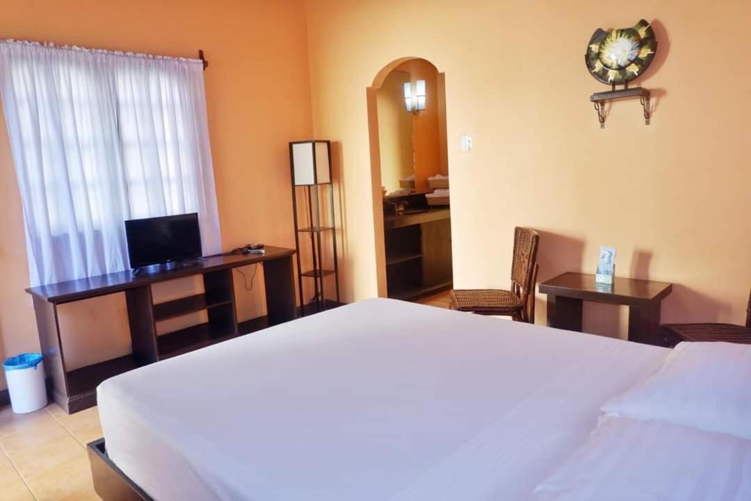 Puesta Del Sol Beach Bungalows And Restobar Mambajao Luaran gambar
