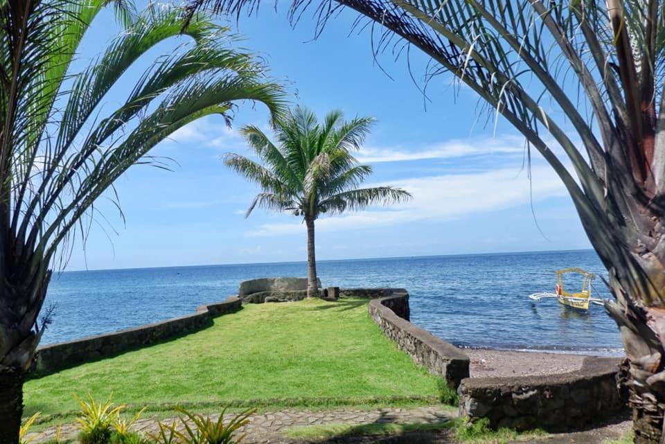 Puesta Del Sol Beach Bungalows And Restobar Mambajao Luaran gambar